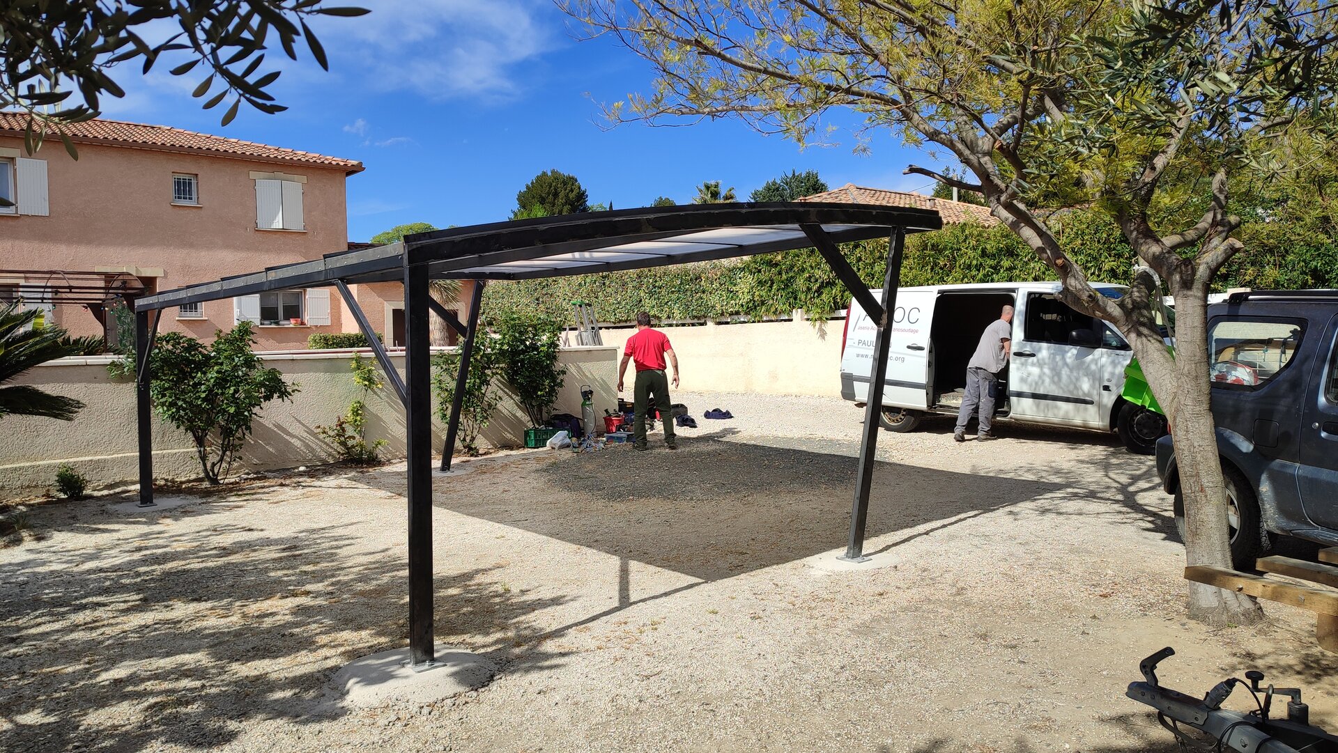 Carport double en structure acier galvanisé, protection 2 véhicules avec toiture polycarbonate